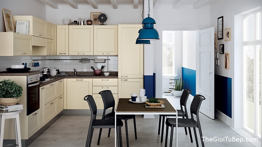 Lovely-use-of-cream-and-bright-blue-in-the-kitchen-and-dining-room